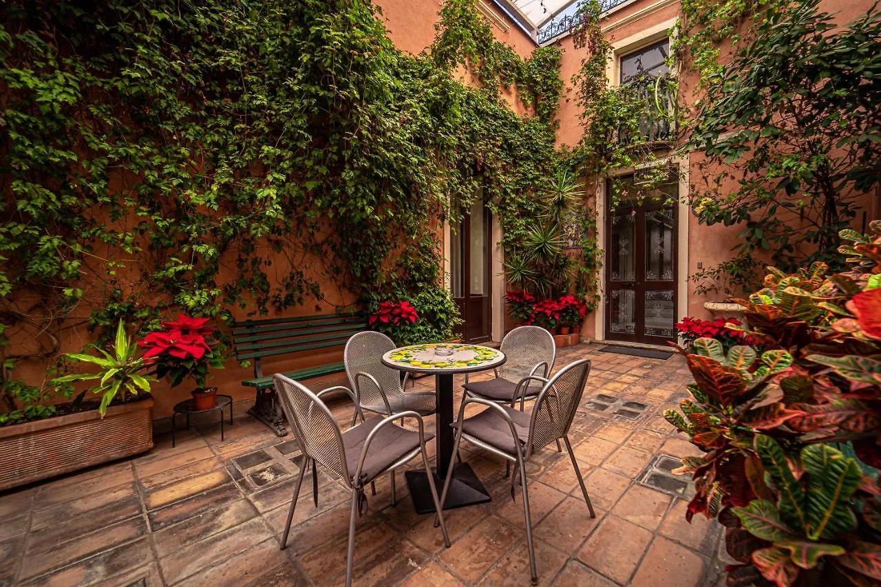 Hotel Villa Romeo CTA